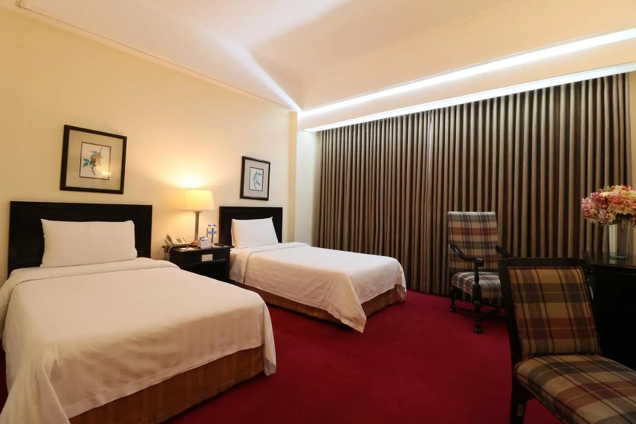 Bayview Park Hotel Manila 3*,
